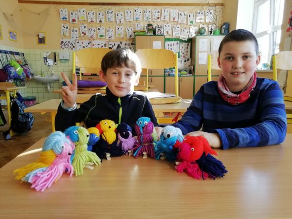 Doufáme, že se naši ptáčci rozletí o jarmarku do Vašich domovů:-)